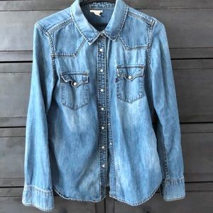 Levi’s long sleeve denim shirt